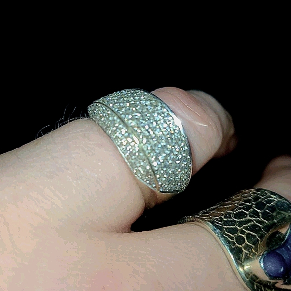 18 K White Gold and diamond ring. 1.43 carat